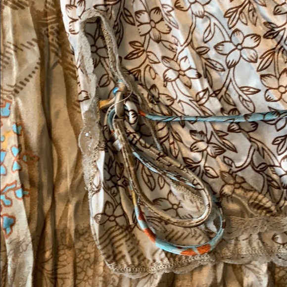 Ladies Blouse - Picture 3 of 4